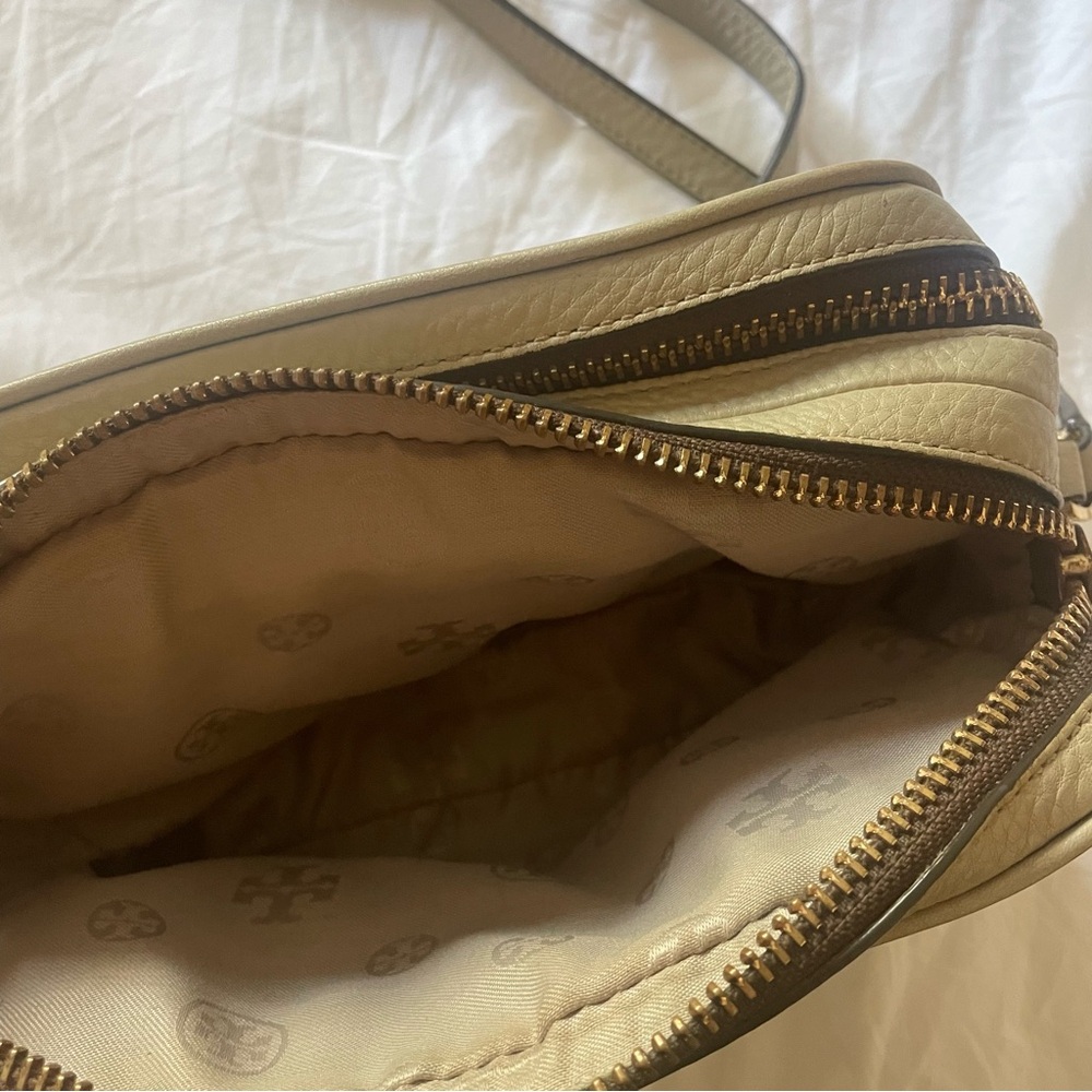 Tory Burch Robinson Pebbled Double-Zip Crossbody Purse in Beige - Picture 12 of 14